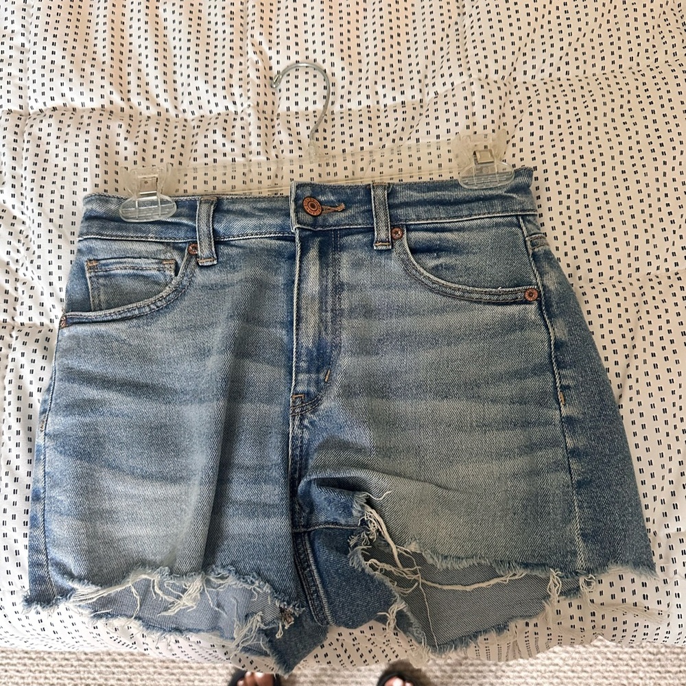 American Eagle Outfitters Light Blue Distressed mom Jean Shorts